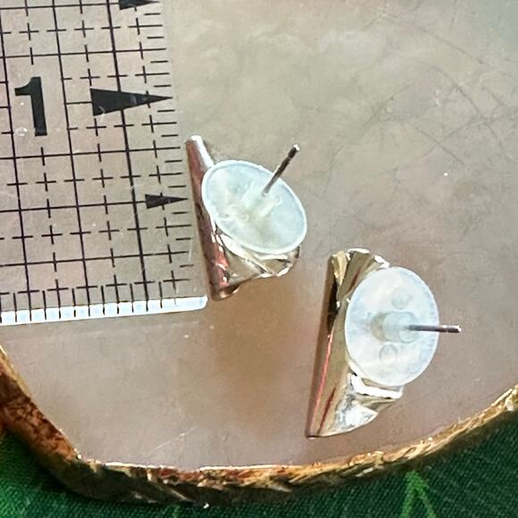 BOGO FREE GOLDEN STUD EARRINGS - Picture 4 of 5